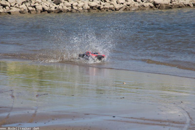 Traxxas Slash am Rhein mit Bernd26.7.15   HP  23