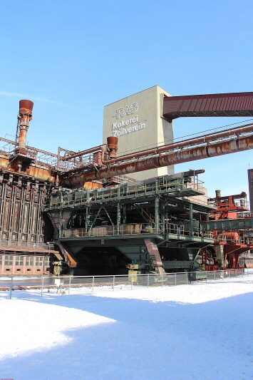 Zollverein   mit Schnee   2021  HP 22