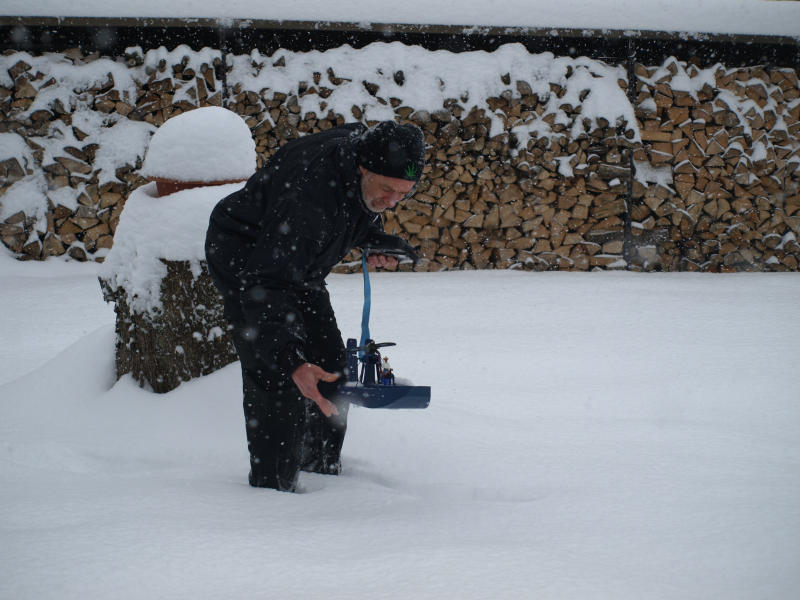 Sumpfboot im Schnee 005