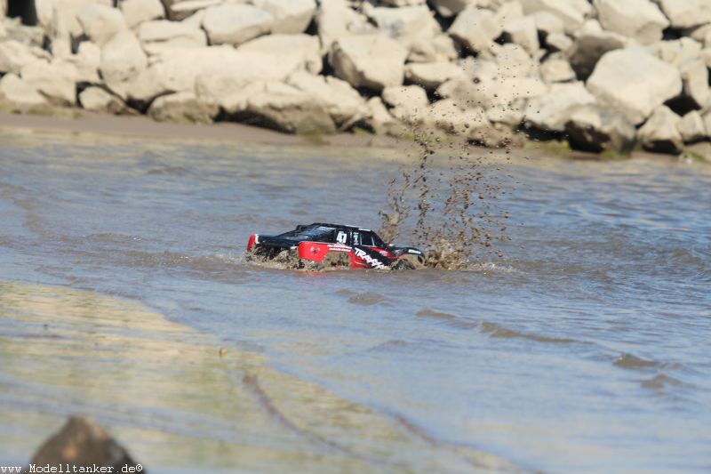 Traxxas Slash am Rhein mit Bernd26.7.15   HP  32